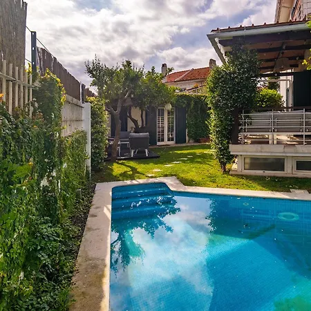 Whome With Shared Garden & Pool Vakantiehuis *