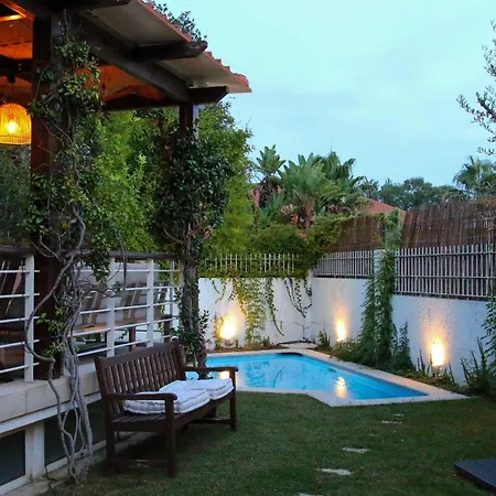 Vakantiehuis Whome With Shared Garden & Pool Lissabon