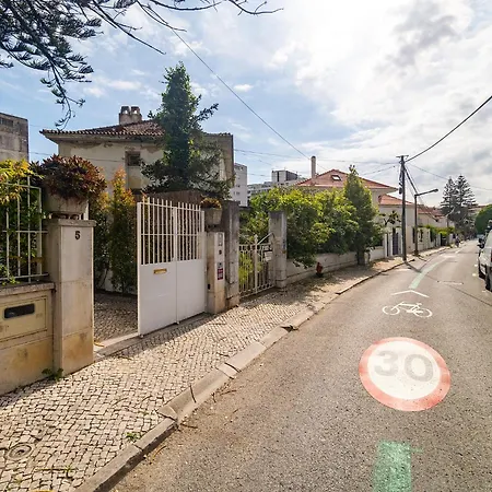 בית נופש Whome With Shared Garden & Pool ליסבון