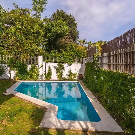 Whome With Shared Garden & Pool