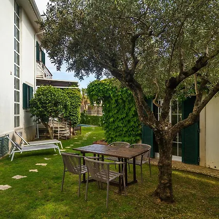 Whome With Shared Garden & Pool *